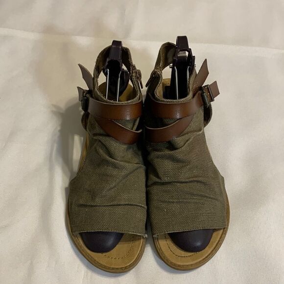Blowfish size 11 sandal bootie army green - Picture 1 of 7